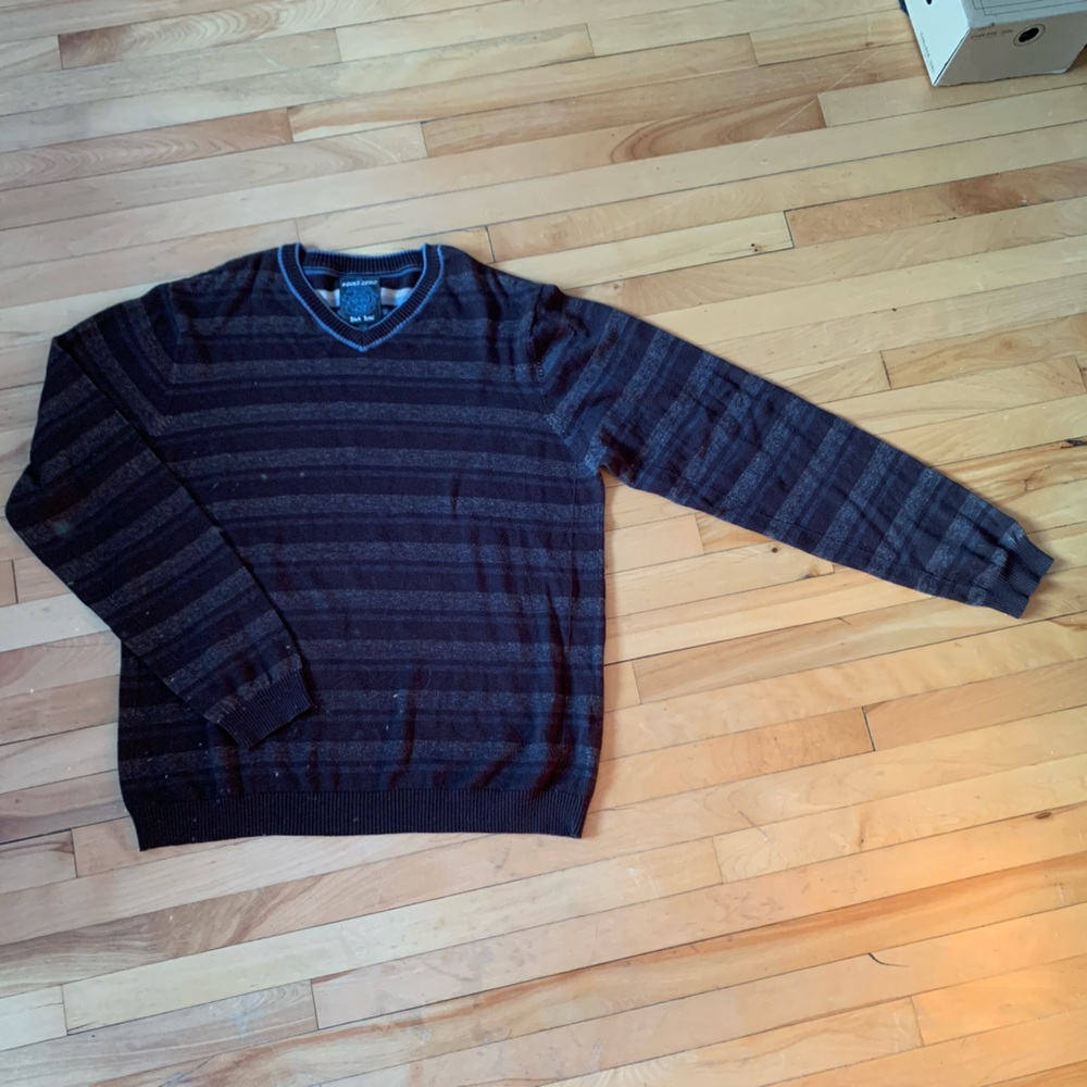 Point zero black label vintage brown sweater with blue accents